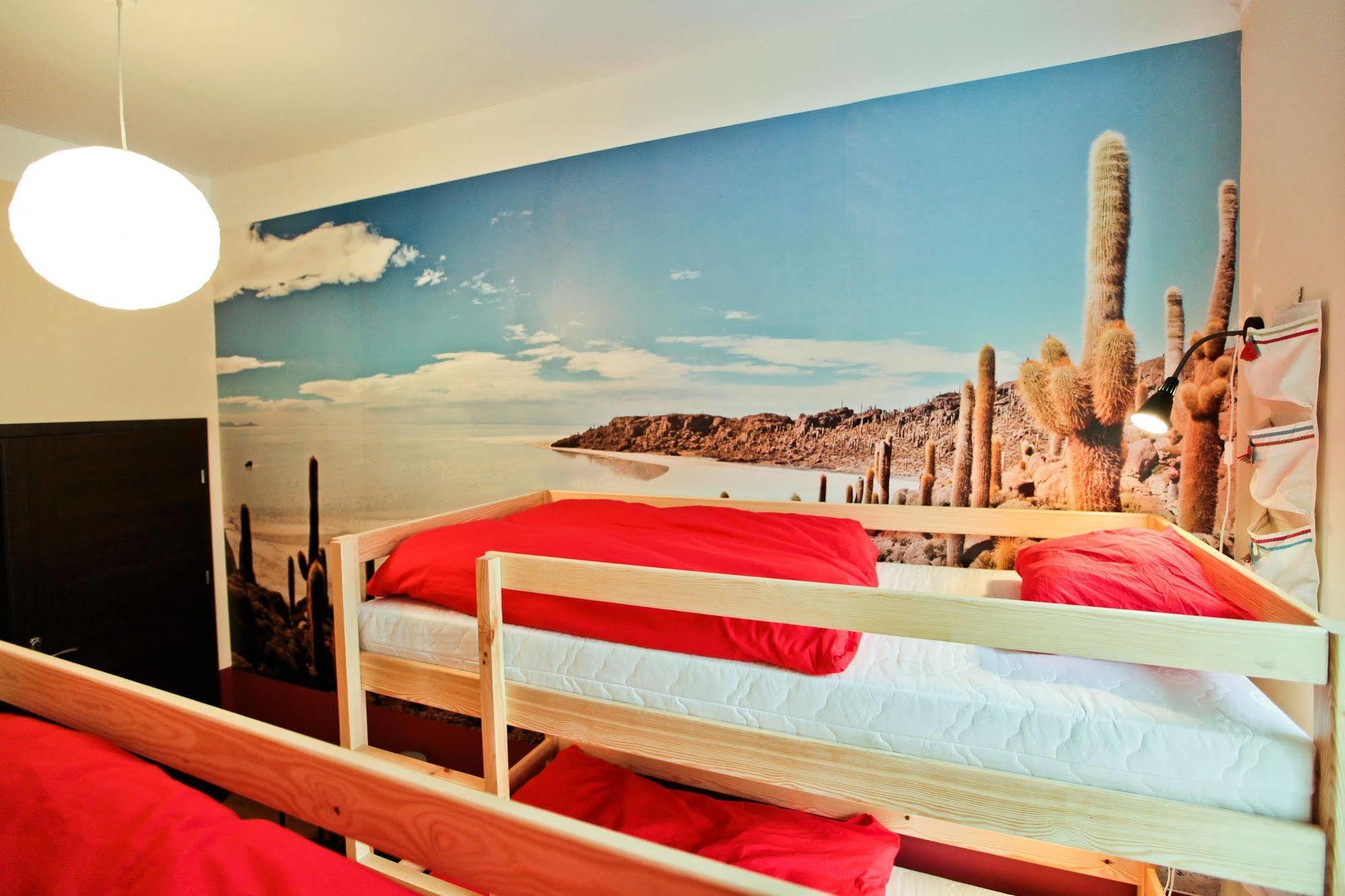 Poco Loco Hostel Познан Екстериор снимка