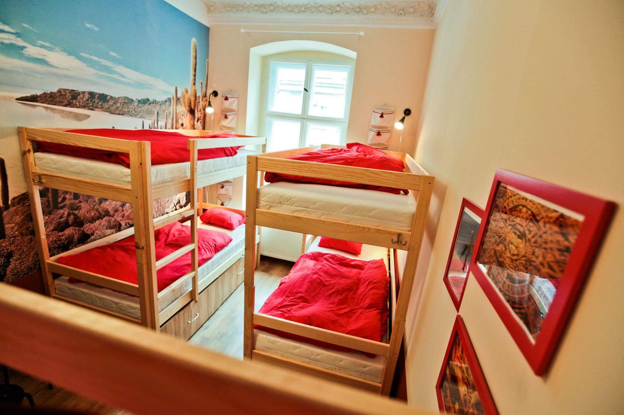 Poco Loco Hostel Познан Екстериор снимка