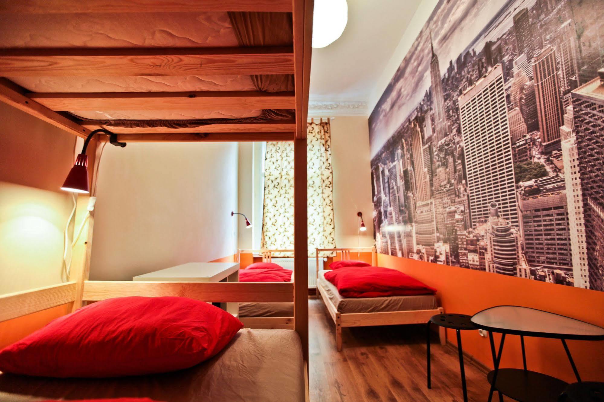 Poco Loco Hostel Познан Екстериор снимка