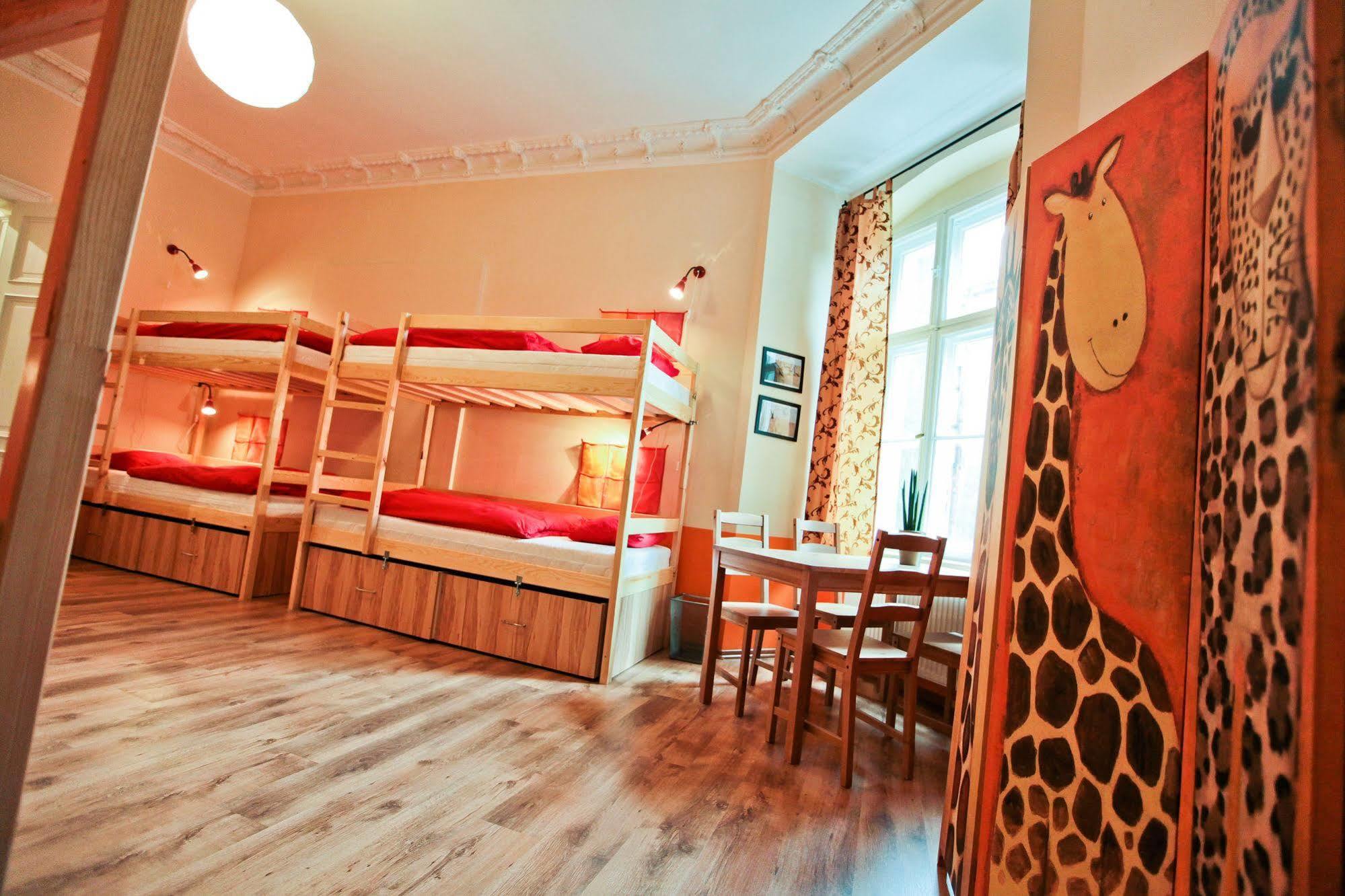 Poco Loco Hostel Познан Екстериор снимка
