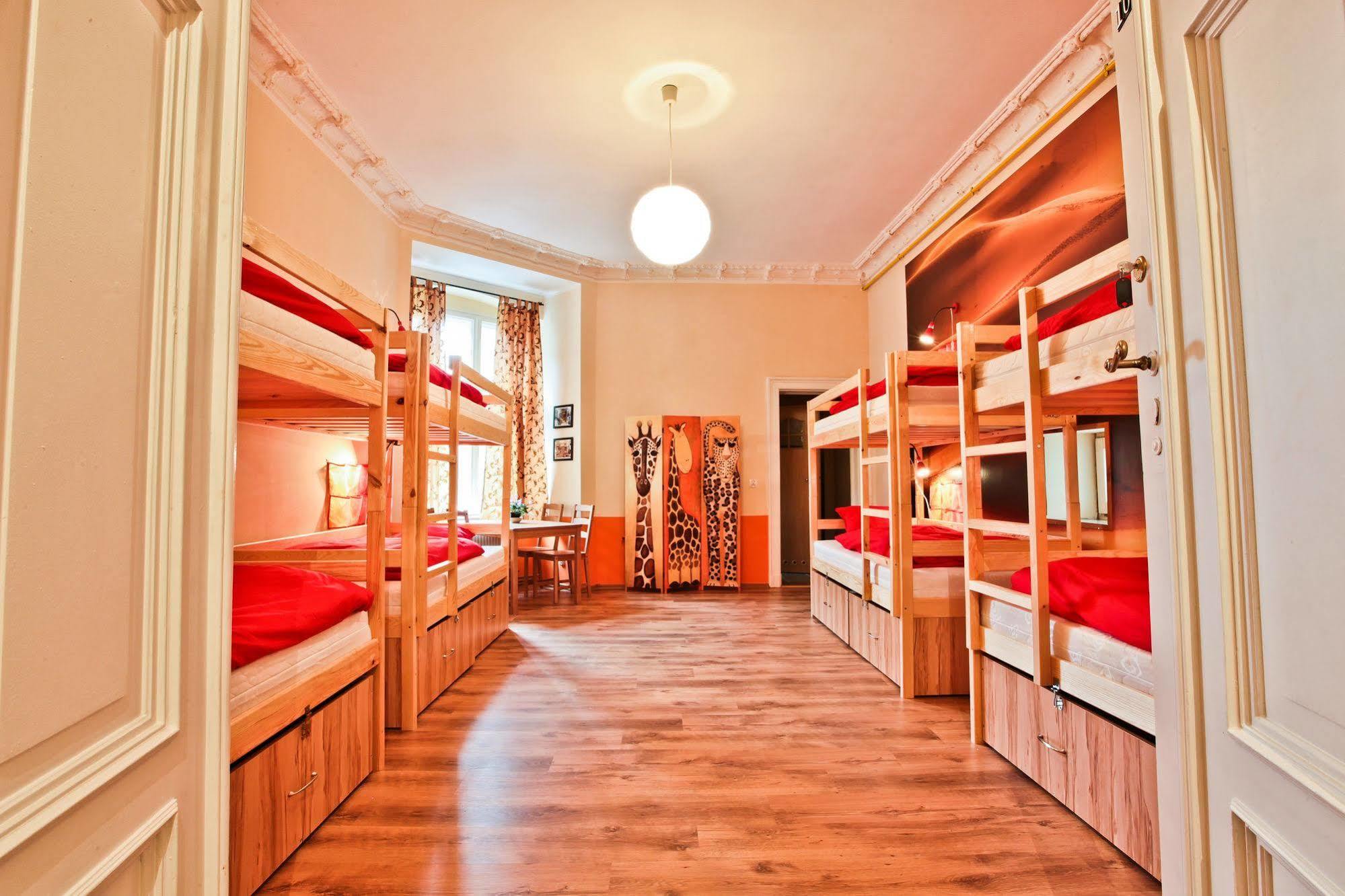 Poco Loco Hostel Познан Екстериор снимка
